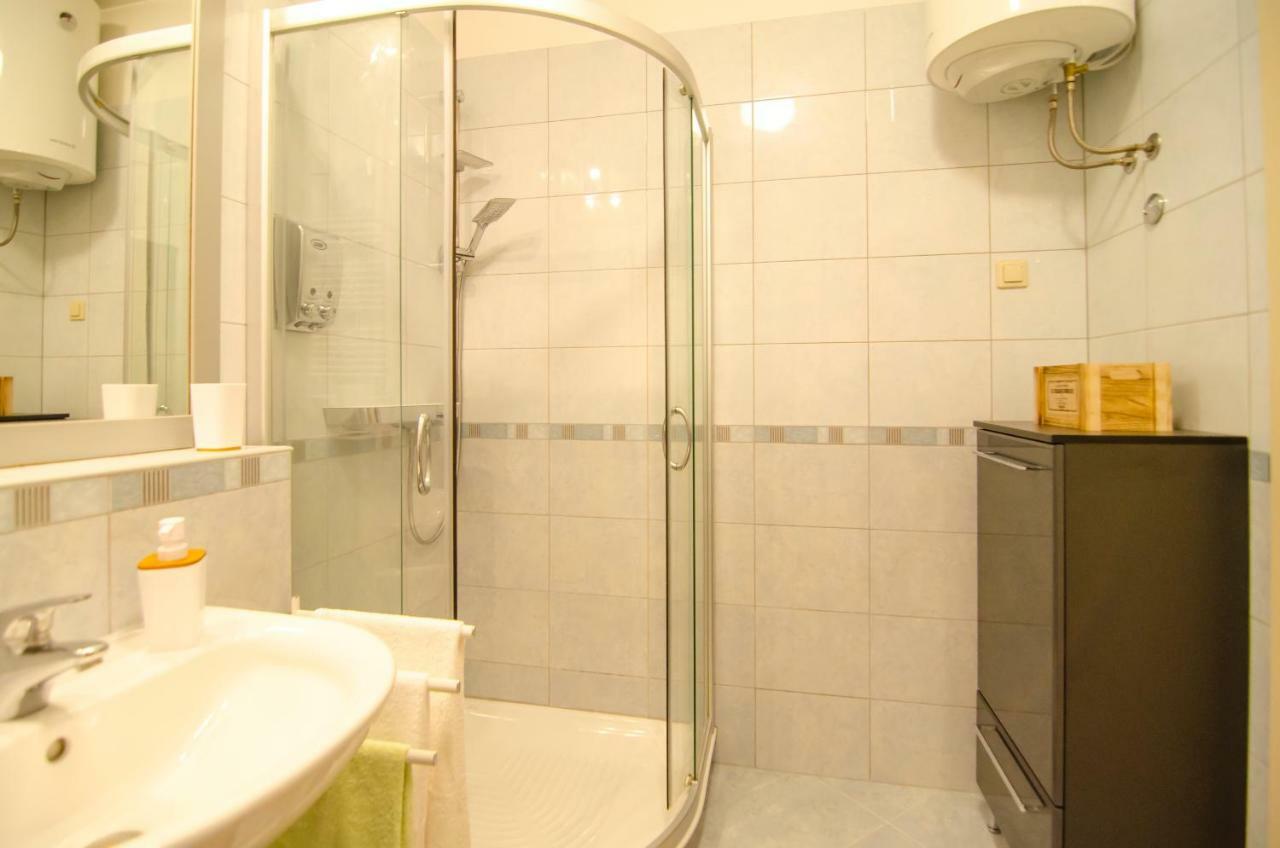 Split Apartment Sinisa Екстериор снимка