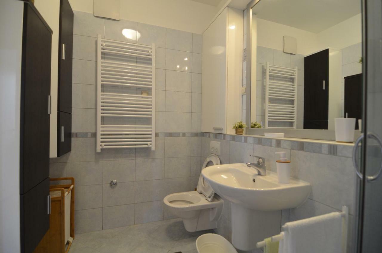 Split Apartment Sinisa Екстериор снимка