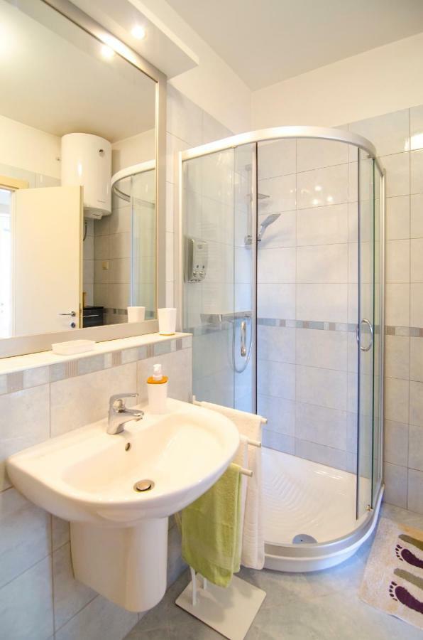 Split Apartment Sinisa Екстериор снимка